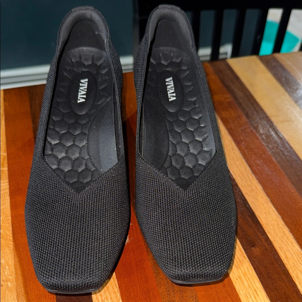VIVAIA Women's Black Loafers